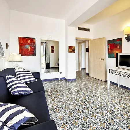 Garden Hotel 4*