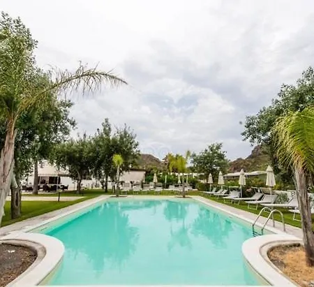 Garden Hotel 4*